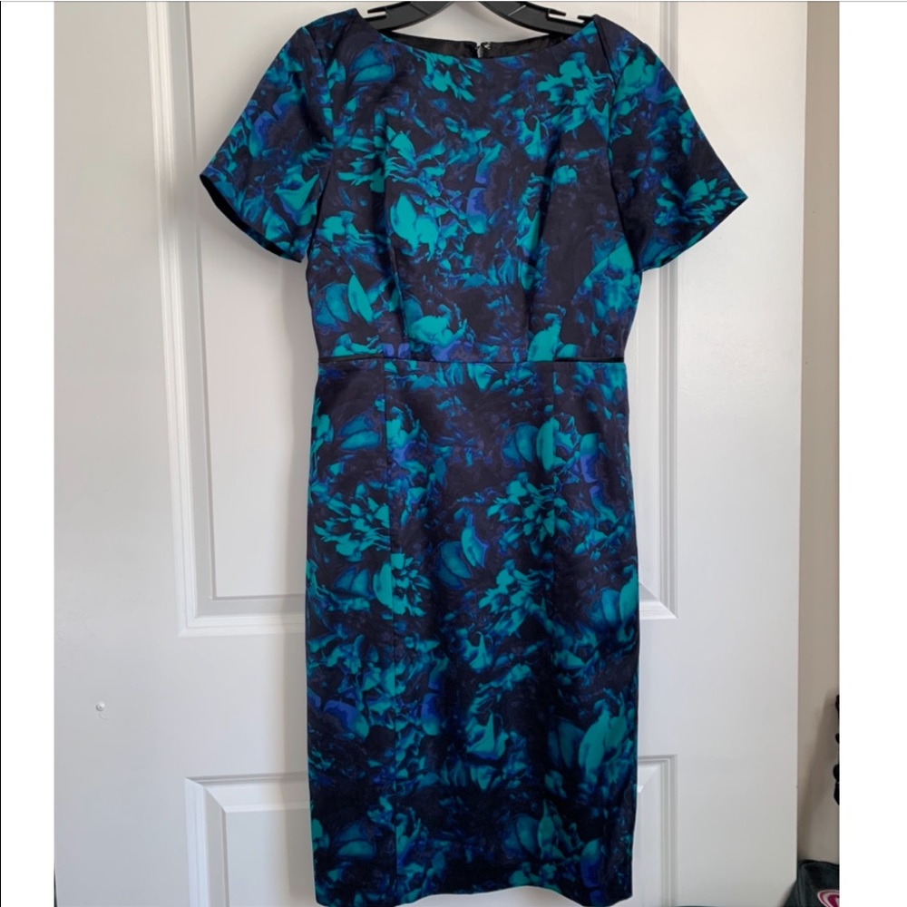 Tahari floral blue/ Navy Sheath Short Sleeve dress Size 6